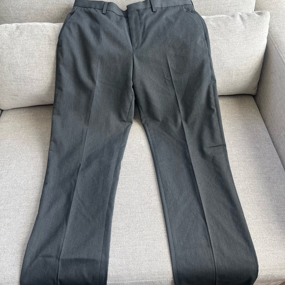 Men’s Express dress pants small pinstripe details size 32/34